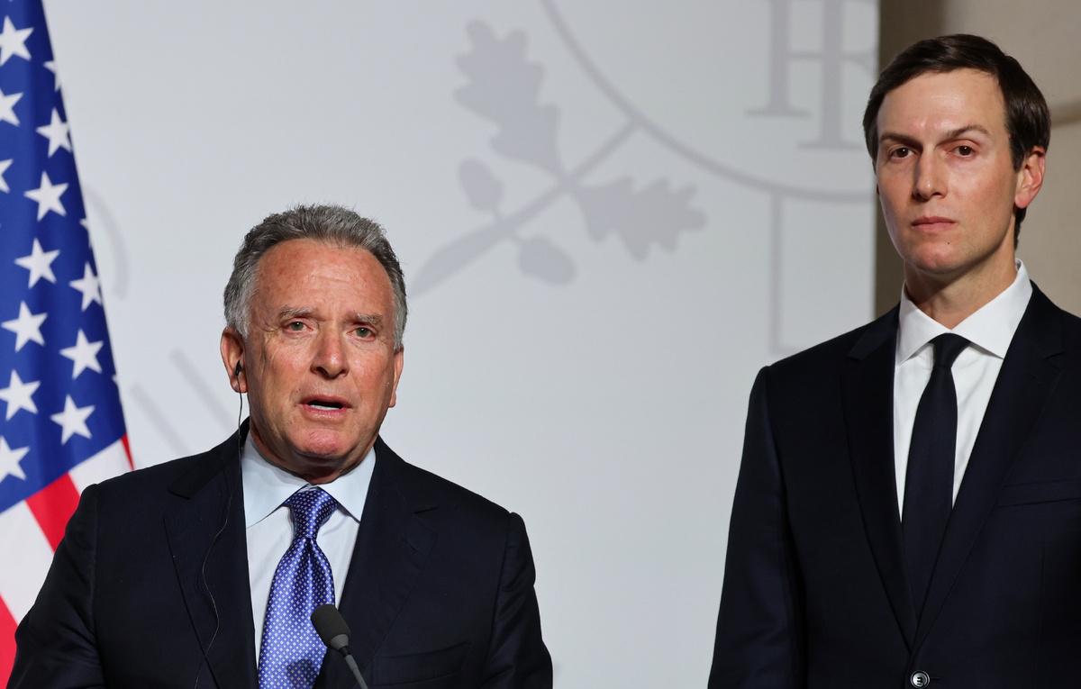    Cпецпредставитель президента США Стивен Уиткофф и Джаред Кушнер  Ludovic Marin, Pool photo via AP