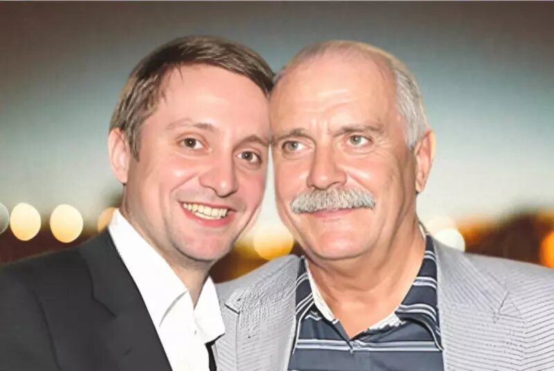    Никита Михалков с сыном Артемом. Фото: ofigeno.net.