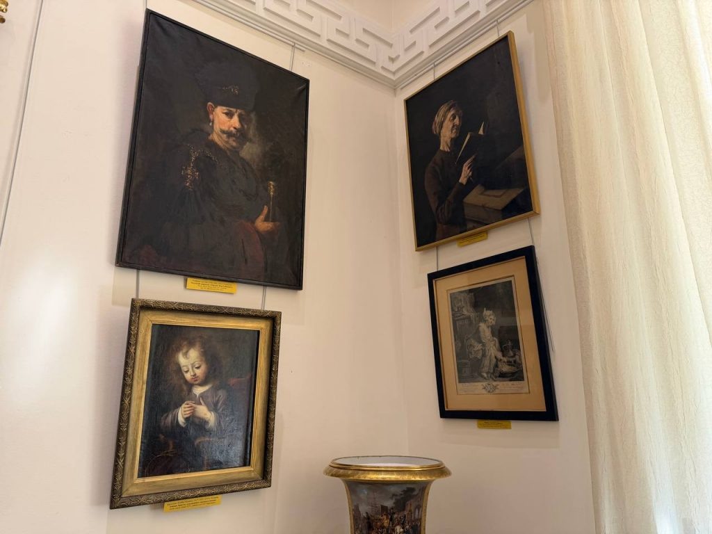 Листайте вправо, чтобы увидеть больше изображений