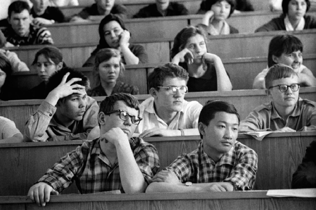 В аудитории...