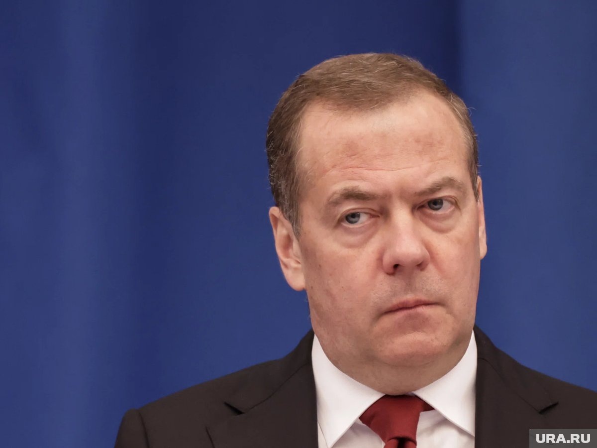     Медведев заявил, что США вряд ли отпустят Мадуро