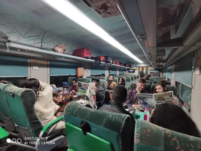 В вагоне экспресса до Агры.