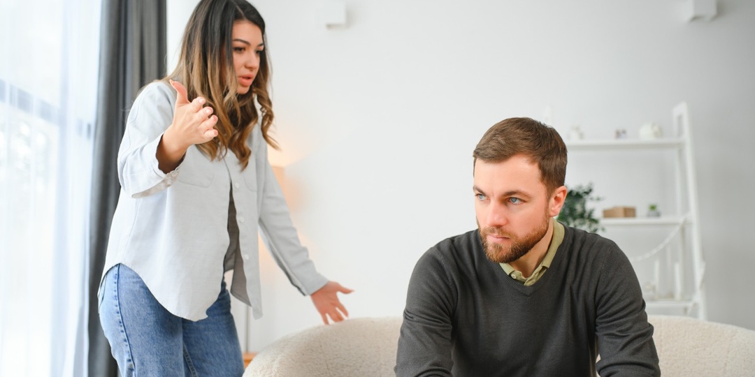 Твой муж не тот, за кого себя выдает, сказала ей нищенка на вокзале