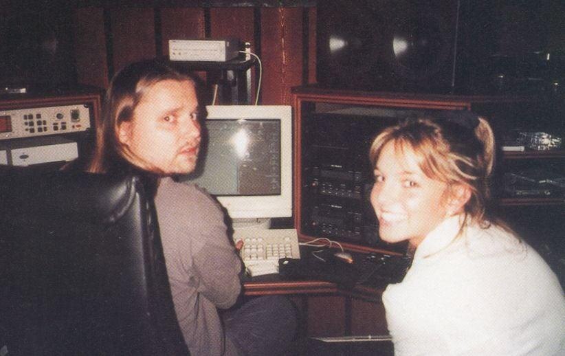 Бритни Спирс с продюсером Максом Мартином в студии во время записи.