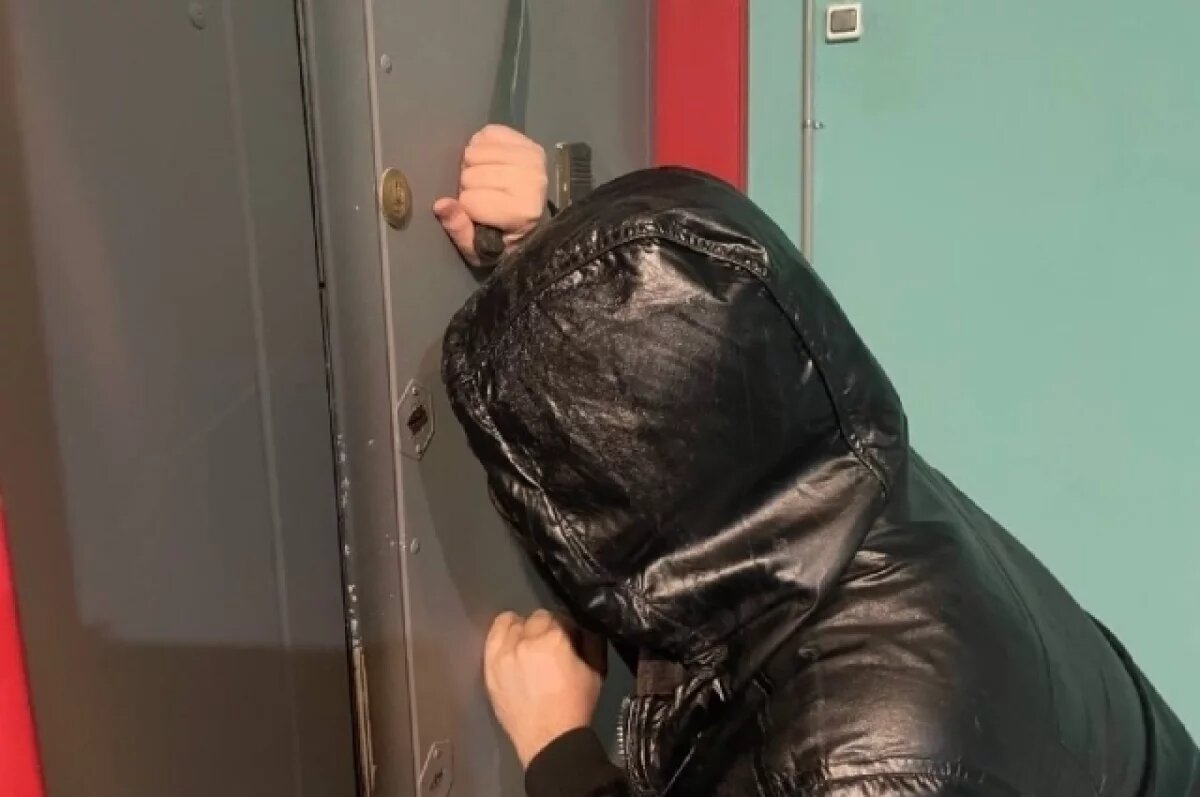    Грабителей, проникших в ювелирный магазин в Ростовской области, поймали