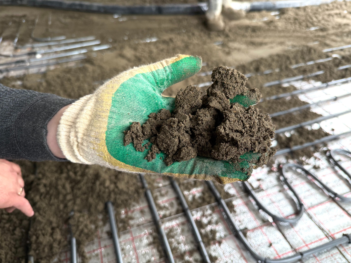 Полусухая цементно-песчаная смесь для стяжки