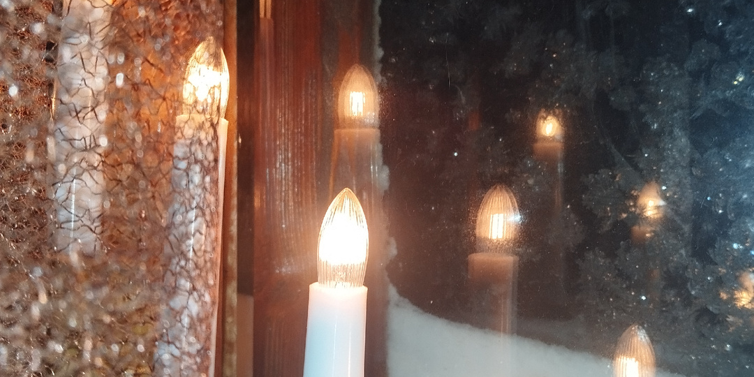 Мороз рисует на окне