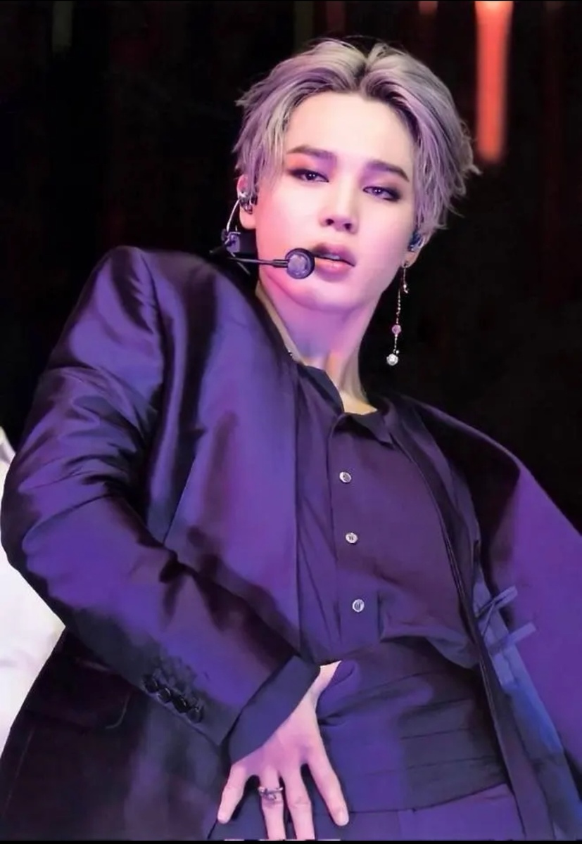 Потрясающий Пак Чимин! Не знаю насчёт бочкА, но макияж ухватить и стащить, однозначно стоит.