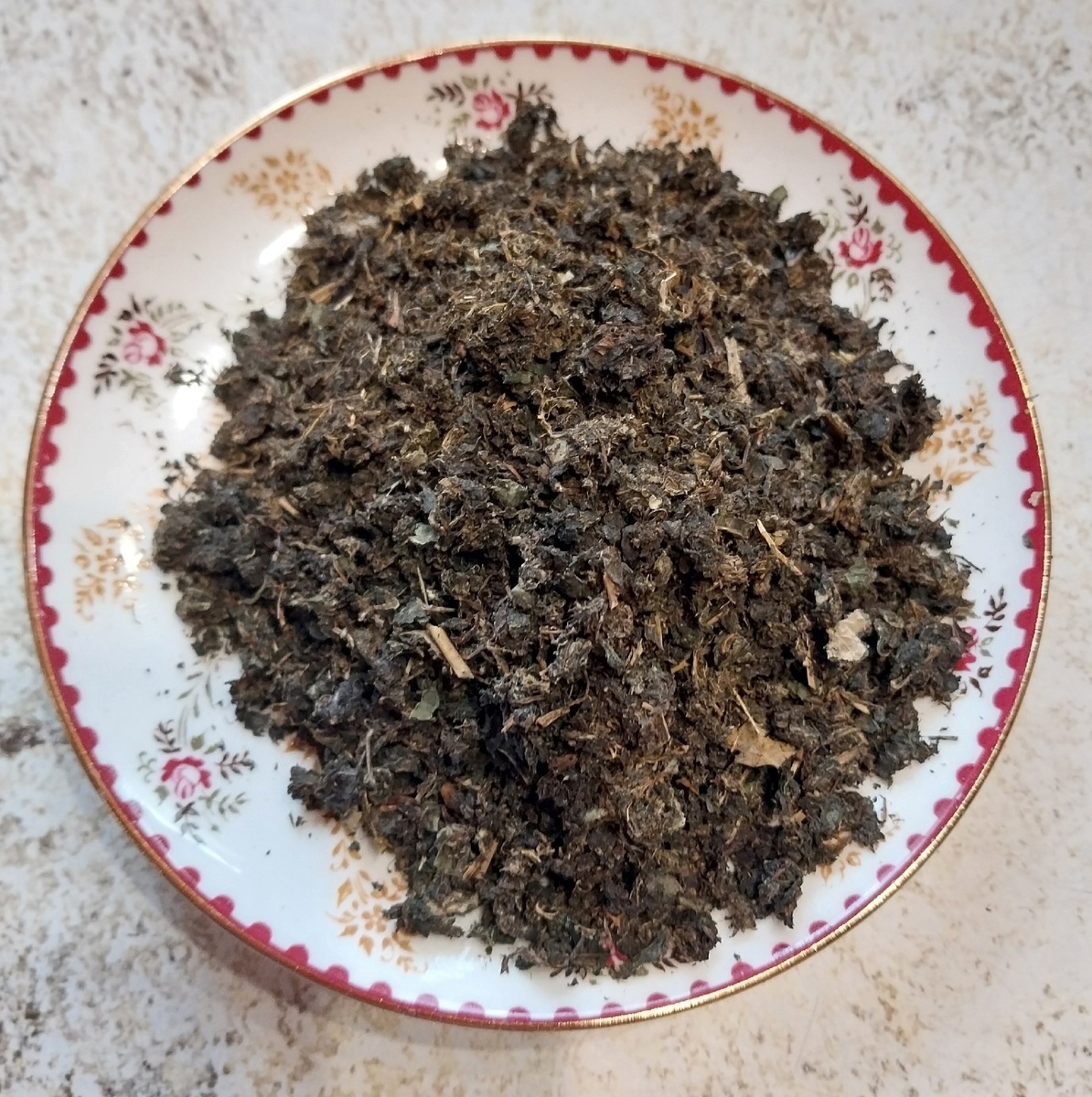 ферментированный, высушенный иван-чай с небольшими добавками