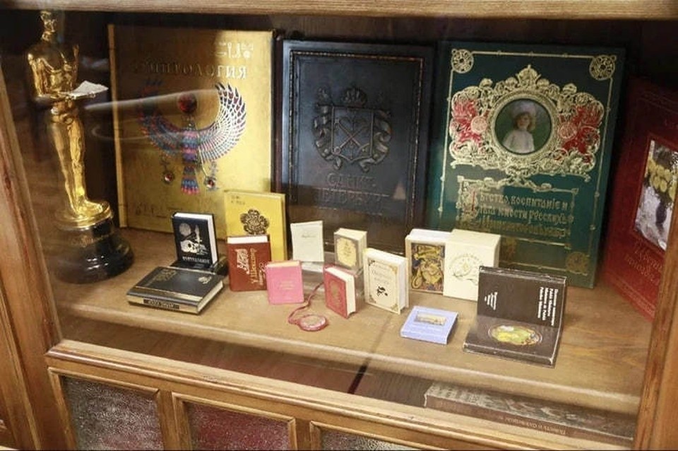    За последние два года в России на 200 точек сократилось число книжных магазинов Олег УКЛАДОВ