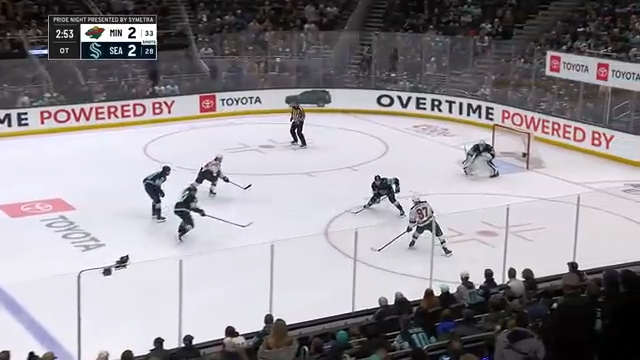 выход Капризова и Матса. фото: яндекс.