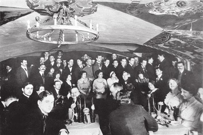 В подвале "Бродячей Собаки"