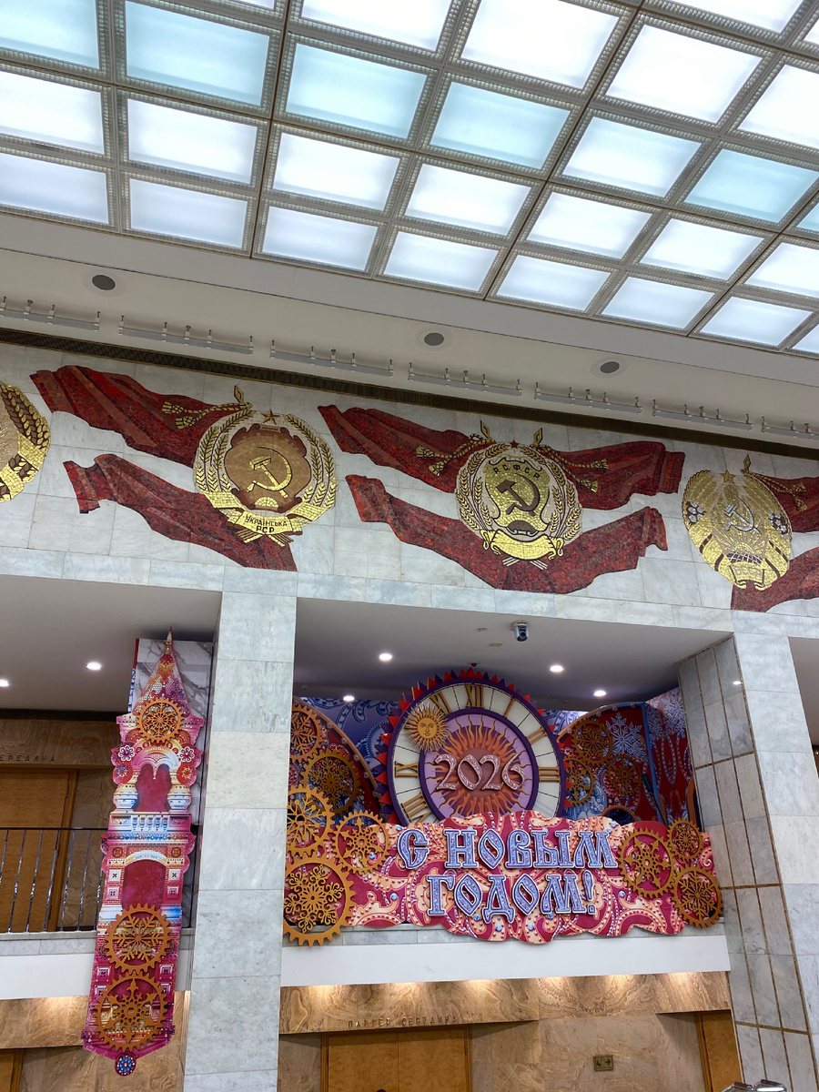 Атмосфера доброго советского времени в Кремлевском дворце царит до сих пор 