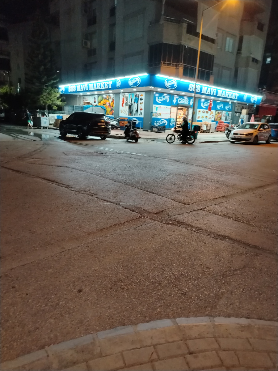 Турчанка за рулём двухколесного транспорта