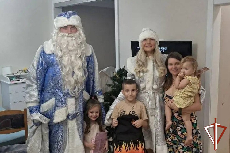    Дед Мороз югорской Росгвардии устроил праздник для детей