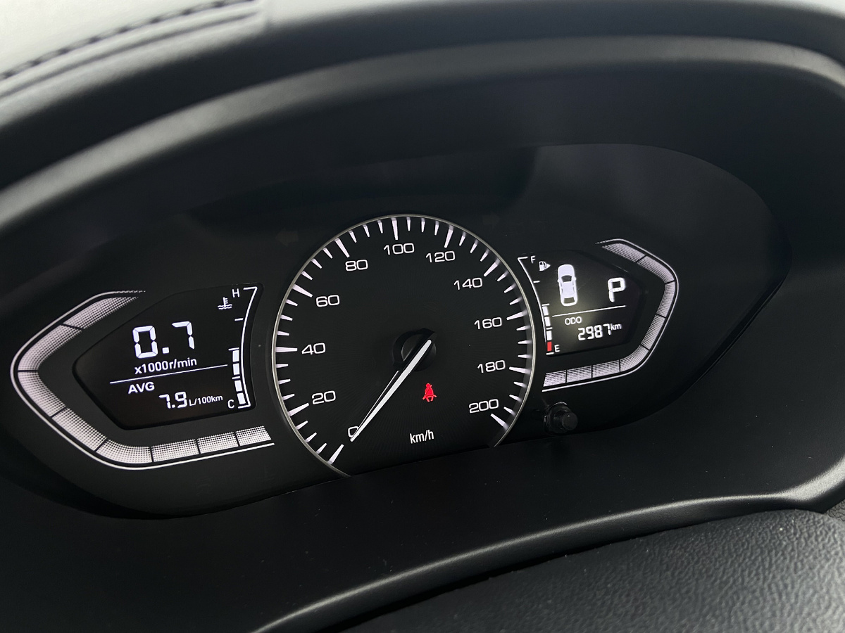 У кресла механические регулировки