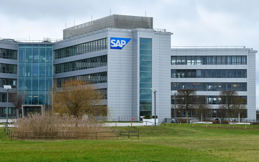 SAP — немецкий международный концерн, специализирующийся на разработке программного обеспечения, чья материнская компания SAP SE является самой дорогой компанией в DAX и в Европе. С рыночной капитализацией около 350 миллиардов долларов по состоянию на июнь 2025 года SAP входит в число 30 самых ценных публичных компаний мира.