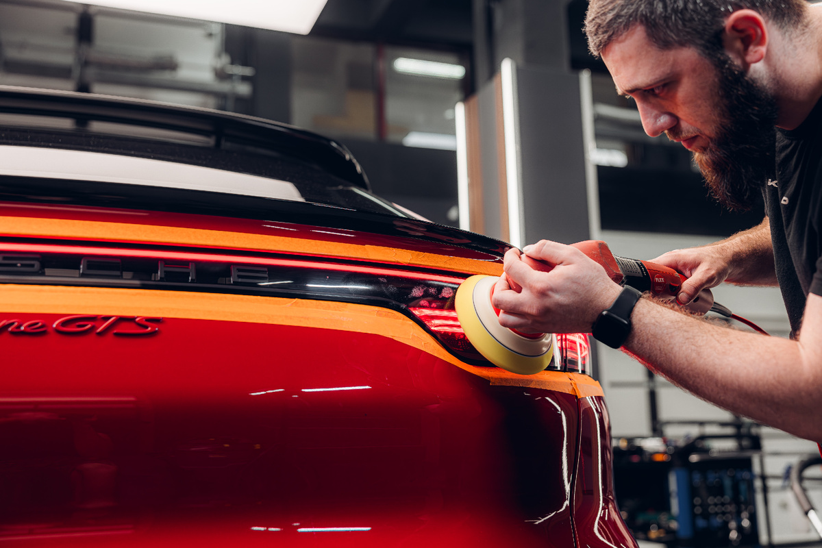 Процесс полировки фар — восстановление прозрачности поликарбоната