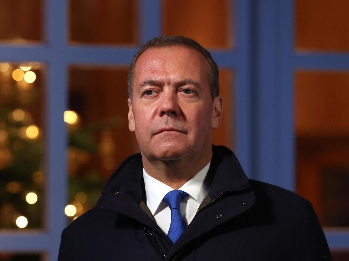    Заместитель председателя Совета безопасности РФ Дмитрий Медведев во время поздравления россиян с Новым годом в подмосковной резиденции "Горки" | © РИА Новости / Екатерина Штукина