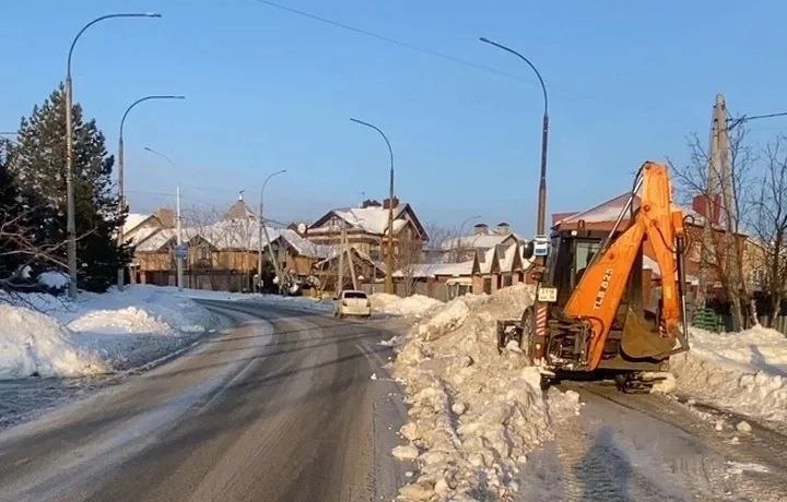    С улиц Оренбурга за сутки вывезли более 10 тысяч кубометров снега Оренбуржье