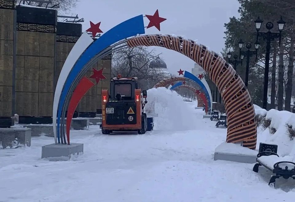    С улиц Оренбурга за сутки вывезли более 10 тысяч кубометров снега Оренбуржье