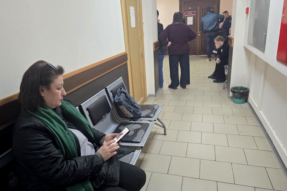    "Я пытаюсь не только своего сына, но и других детей защитить, - говорит Вероника. - Мы все хотим, чтобы из случившегося были сделаны выводы. И чтобы подобное не повторялось ни в нашем микрорайоне, ни в других районах города". / Фото: Татьяна Павловская