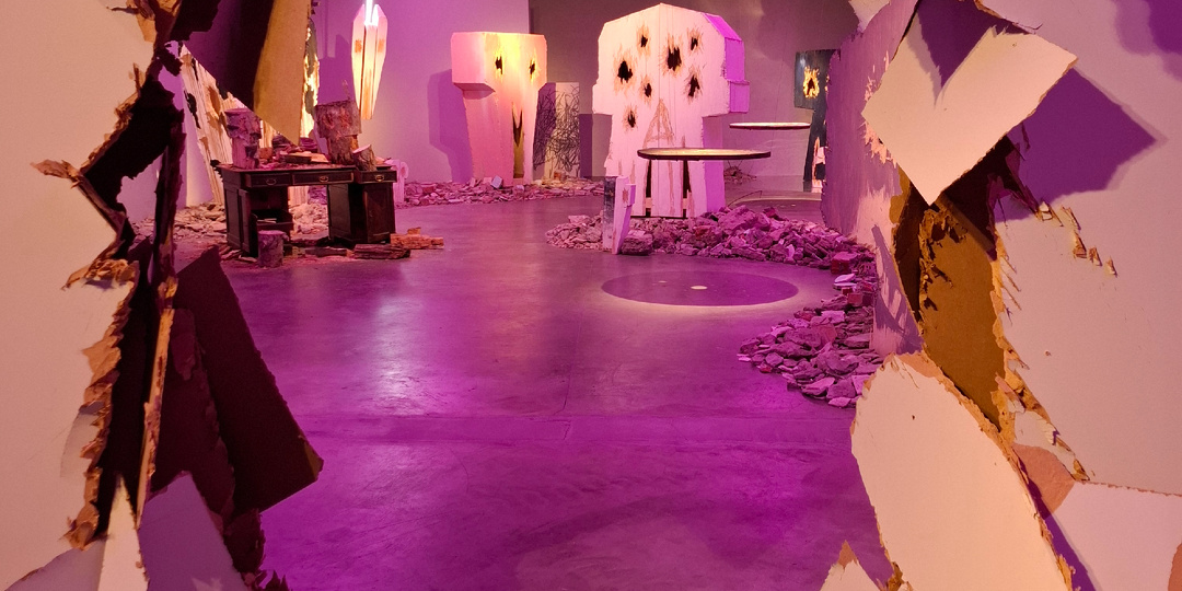 Загадочные черепа в стиле топоропись. Выставка Нестора Энгельке