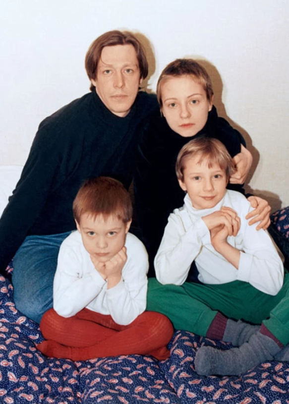 Евгения Добровольская и Михаил Ефремов с Николаем и Степаном