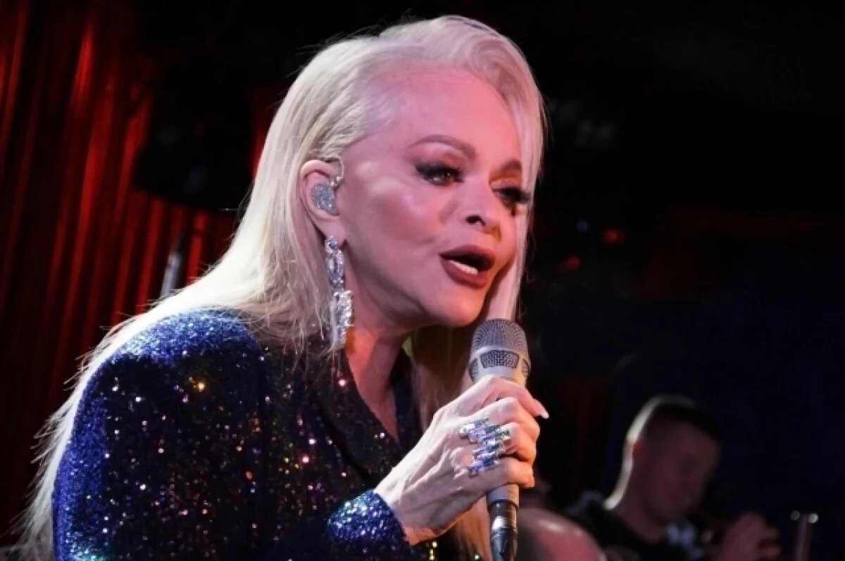    Долина покинула Россию, так и не передав квартиру Лурье