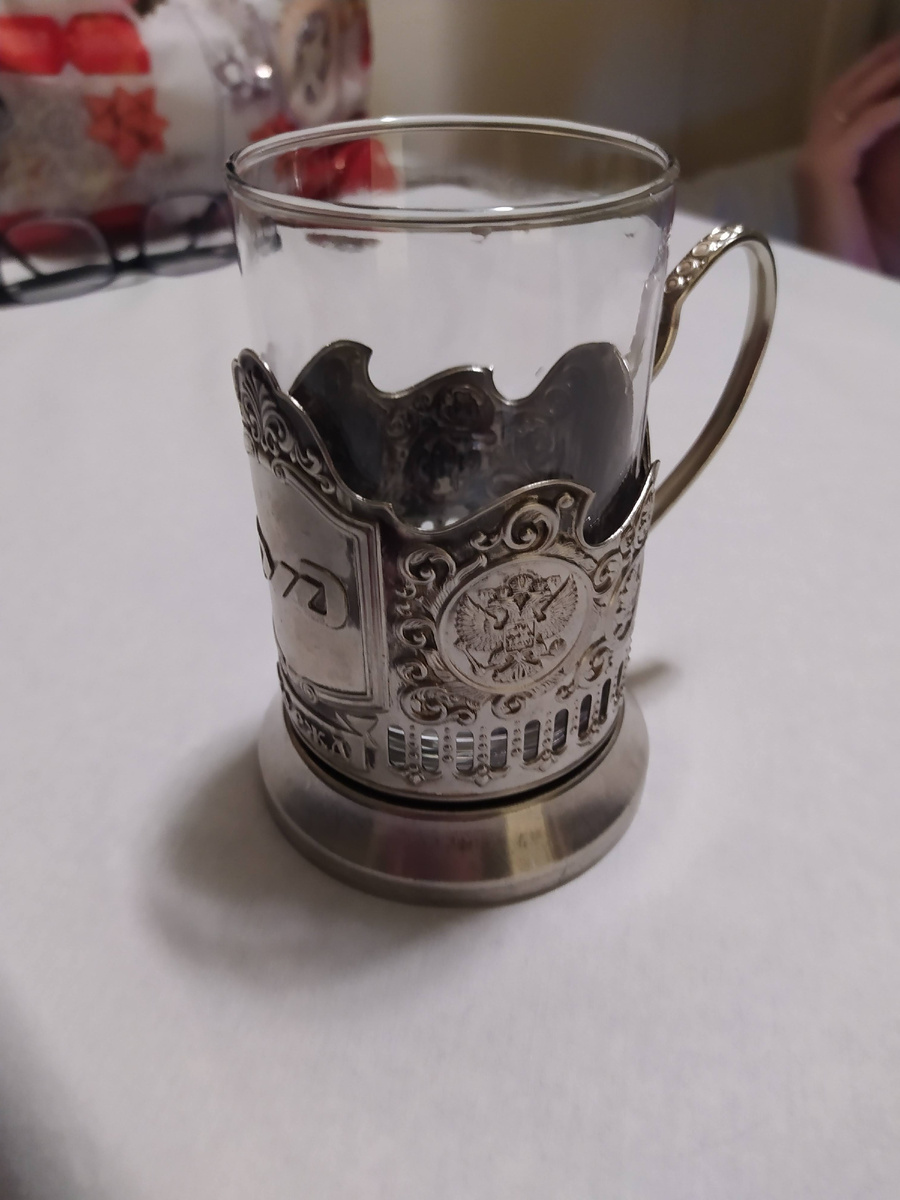 Чай до сих пор подают в стакане с подстаканником. Прям как в детстве. фото автора