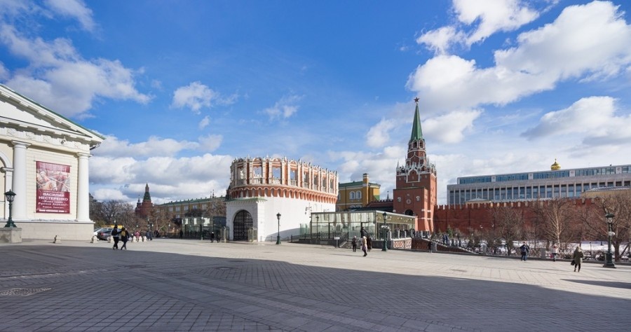 Вот так Сапожковская площадь выглядит сегодня. Не сохранилось ни одного старинного здания. Мало кто из москвичей знает, что она вообще была. Фото из открытых источников.
