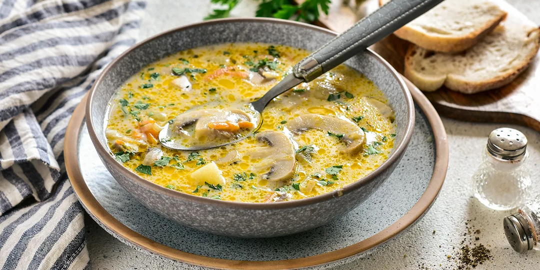 Грибной суп с плавленым сыром и тимьяном: ароматное удовольствие с нежной текстурой