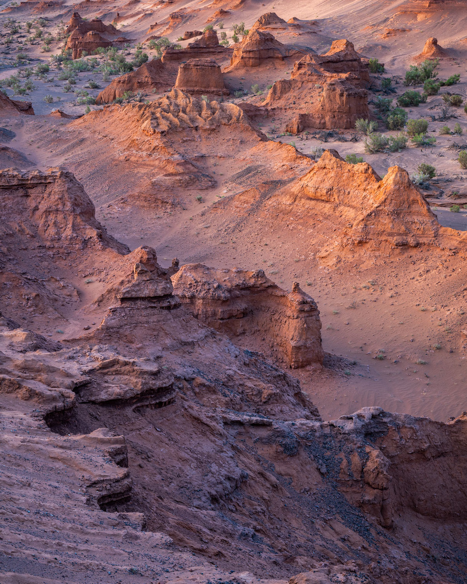 Карстовые формы, песок и саксаул.