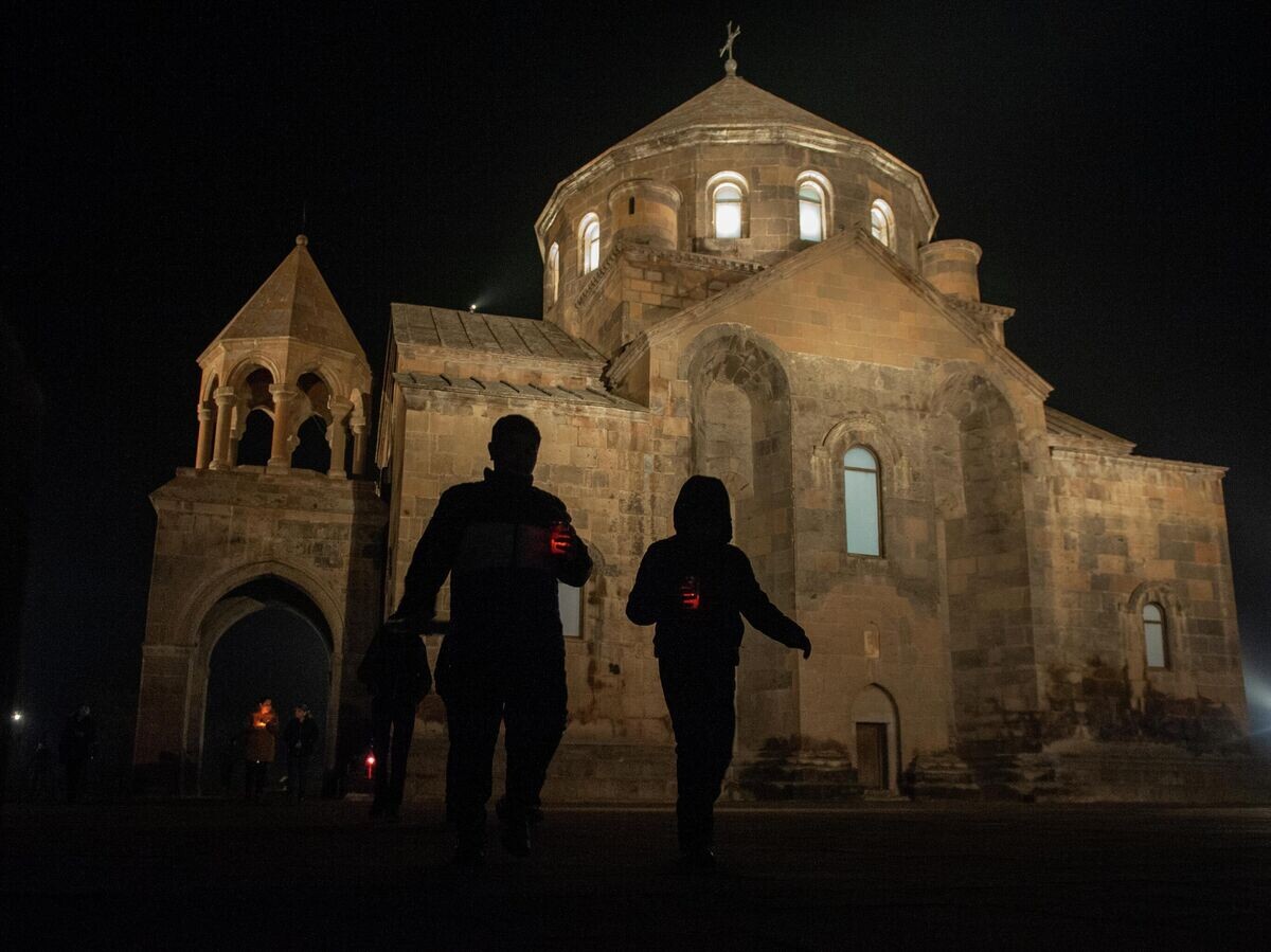    Верующие в церкви Святой Рипсиме в Эчмиадзине | © Sputnik / Асатур Есаянц