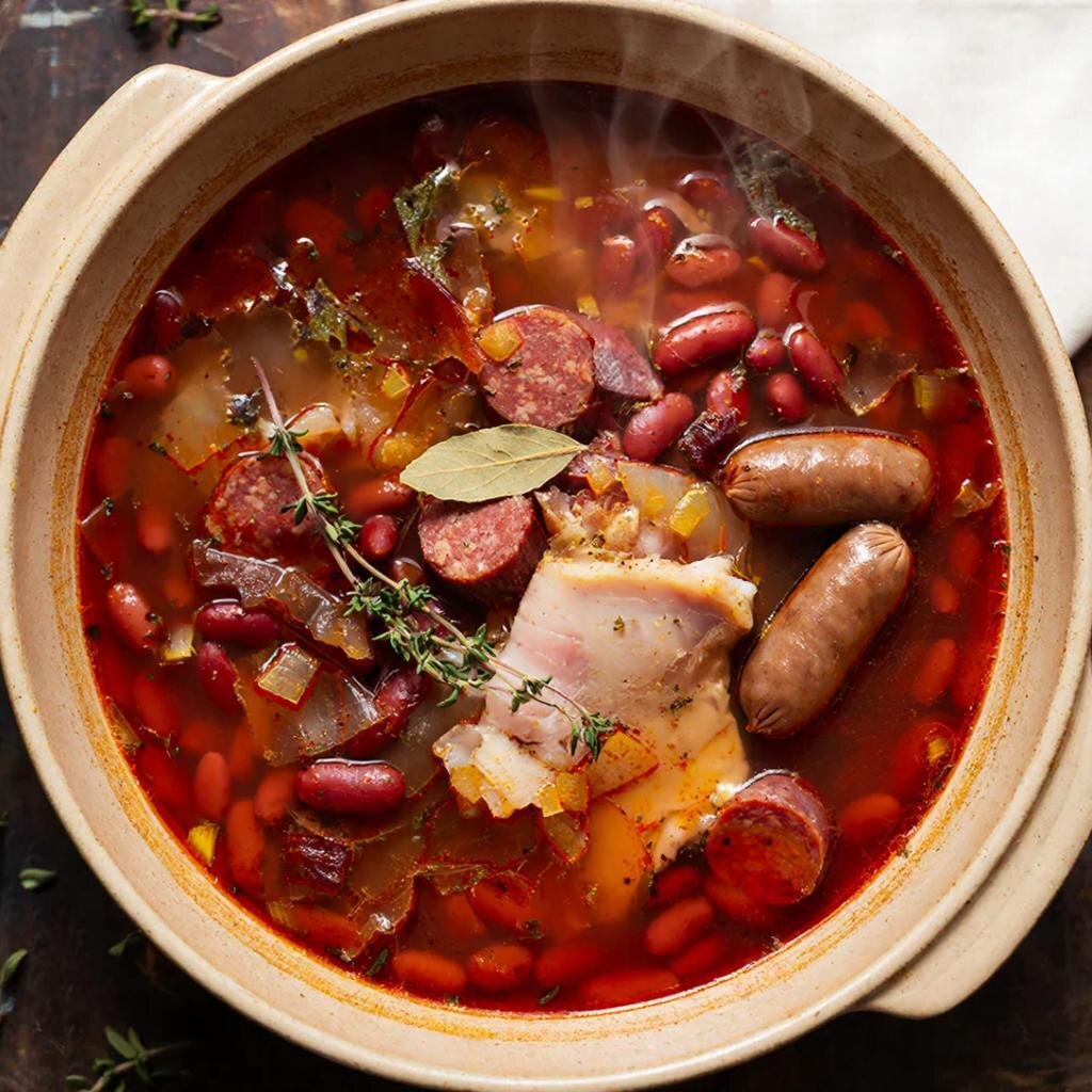 Красная фасоль с колбасками: Сытное и ароматное блюдо для всей семьи 