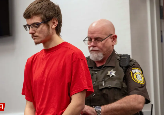 18-летний Никита Касап признал себя виновным в убийстве своих родителей с целью кражи их денег и финансирования покушения на президента Дональда Трампа.