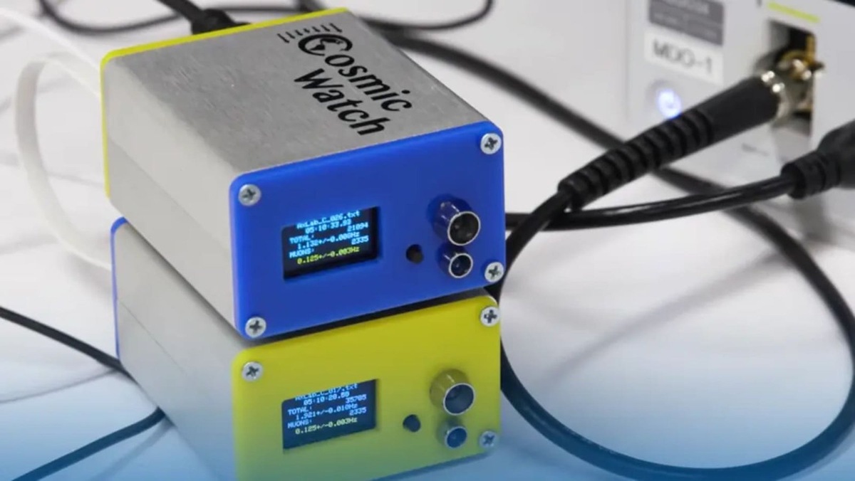    Детектор космических частиц CosmicWatch