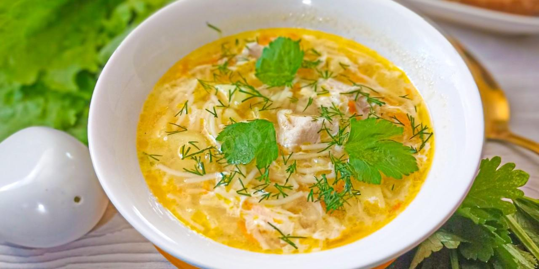 Кудрявый суп с яйцом и курицей: лёгкий, ароматный и по-домашнему уютный