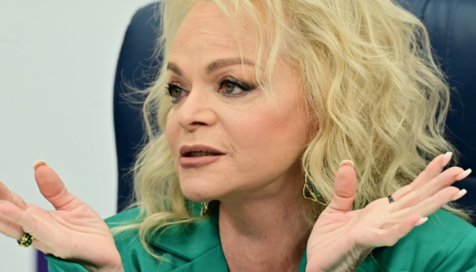 Полина Лурье настаивает на личной встрече с Ларисой Долиной для передачи ключей от квартиры