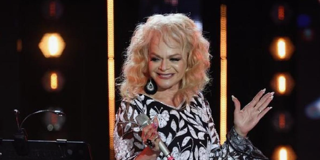 Охрана перекрыла доступ во двор дома, где находится бывшая квартира Долиной