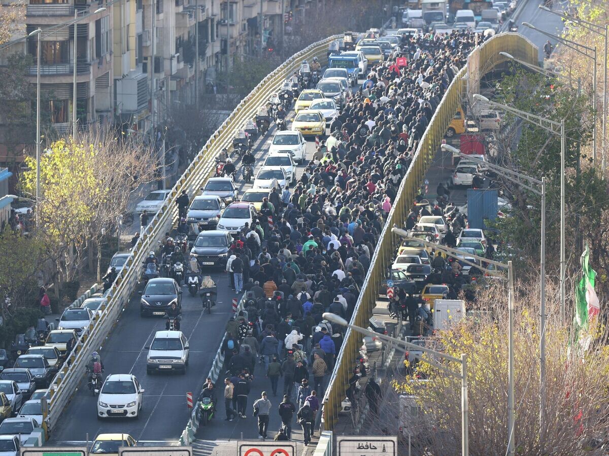    Протест из-за девальвации иранского риала в центре Тегерана | © AP Photo