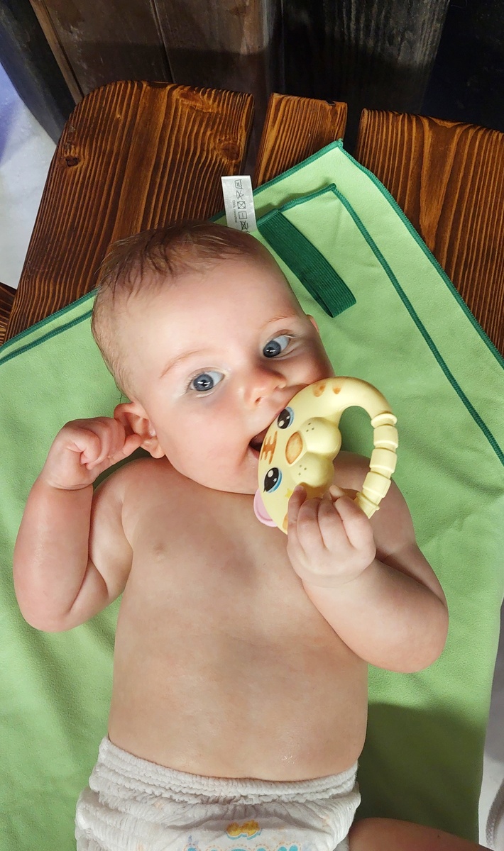 Распаренная, вся такая мягонькая и тёплая Екатерина отдыхает на скамеечке 😇