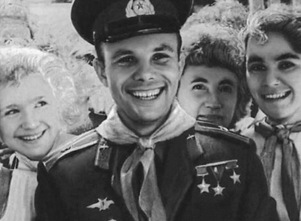Юрий Гагарин в Артеке (иллюстрация из открытых источников)