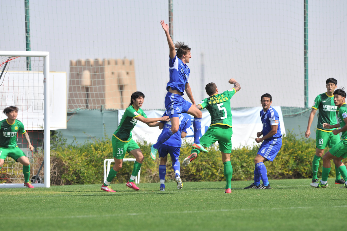 Владимир Дядюн (в центре)