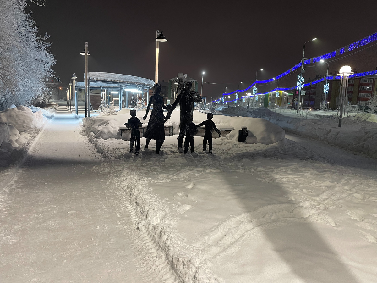 Иногда город тоже умеет напоминать о главном. О семье.