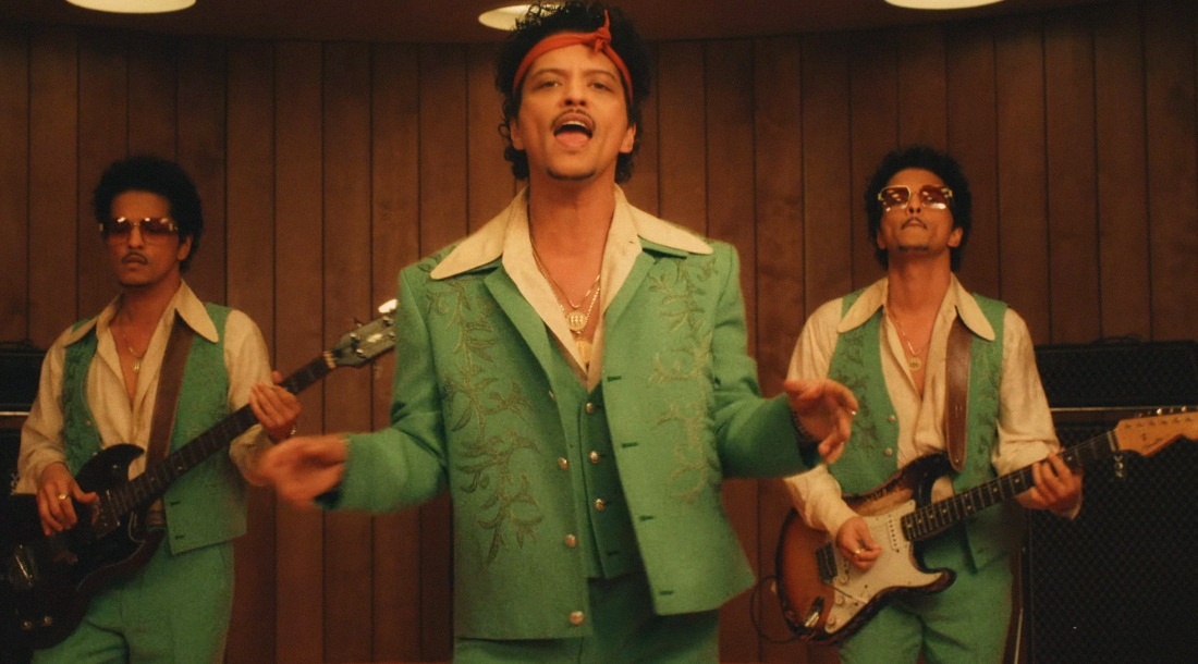     Кадр из клипа «I Just Might»