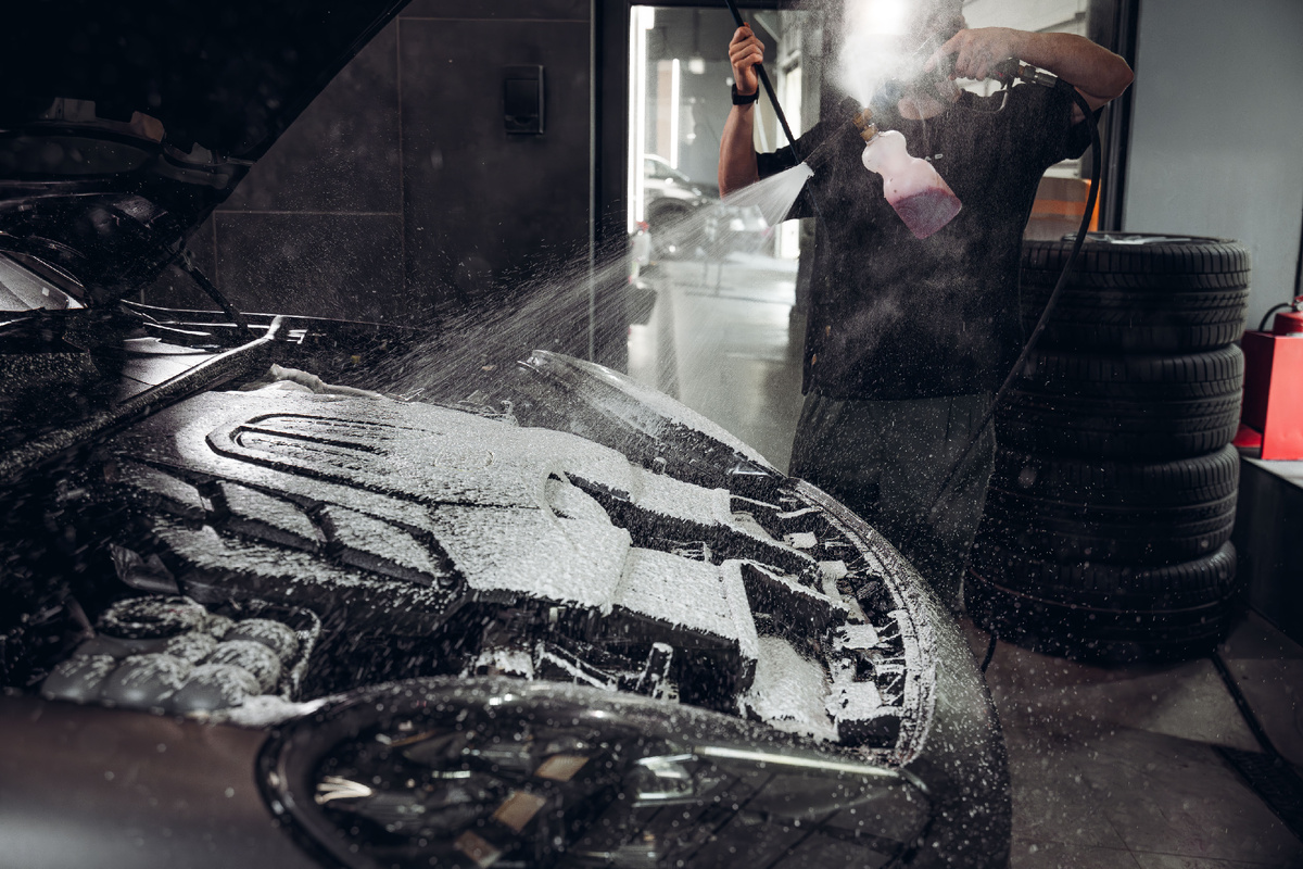 Детейлинг подкапотного пространства — загрязнения и пыль в моторном отсеке