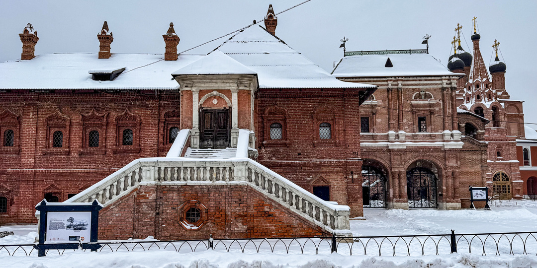 Пока Москву заметает. Самое красивое место для зимней прогулки: Крутицкое подворье
