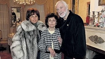Борис Химичев с женой Галиной Сизовой и падчерицей Еленой Дмитриевой