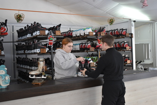 В Твери в новогодние каникулы работают катки